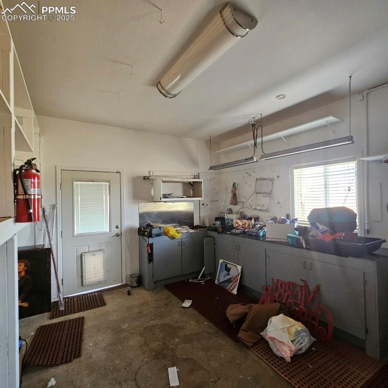 Image 7 of 16: Kitchen