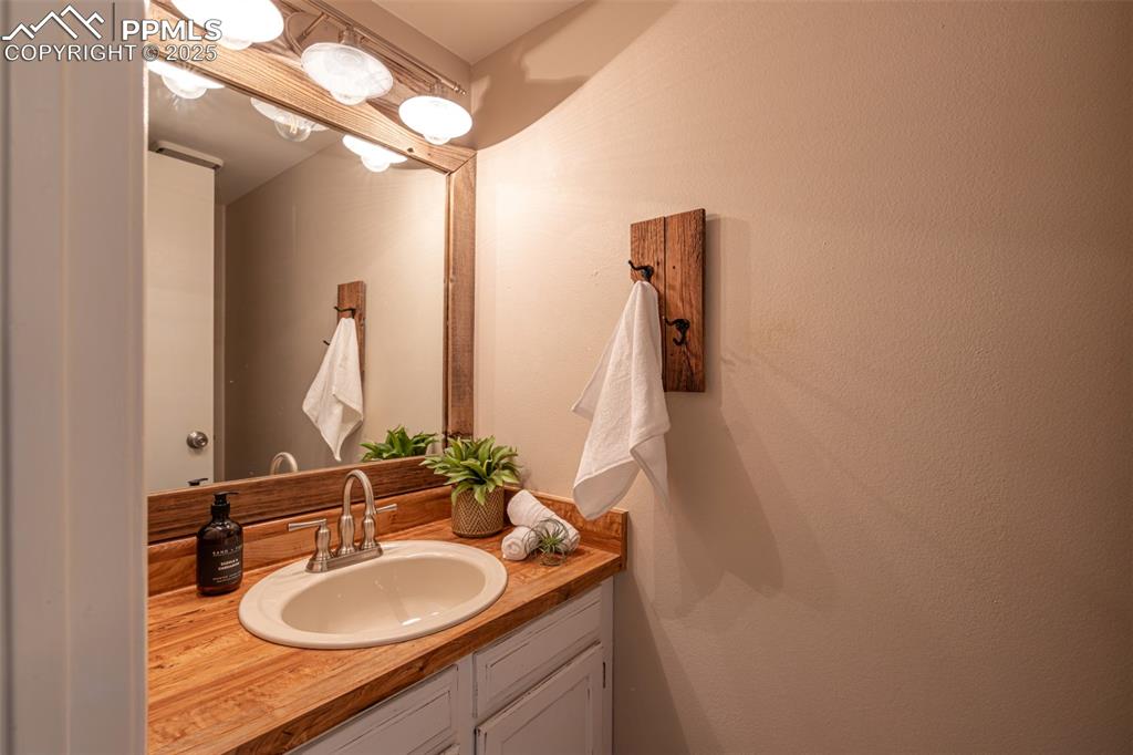 Image 15 of 38: Bathroom with vanity