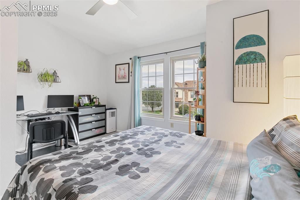 Image 18 of 35: Bedroom