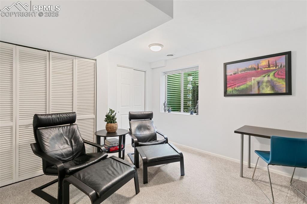 Image 24 of 35: Family Room