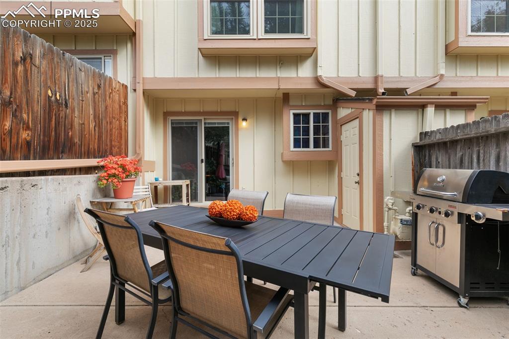 Image 31 of 35: Patio