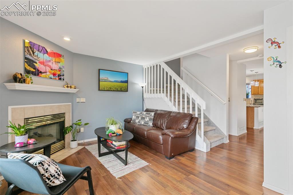 Image 5 of 35: Living Room