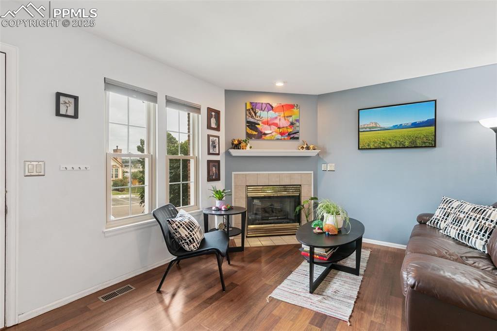 Image 7 of 35: Living Room