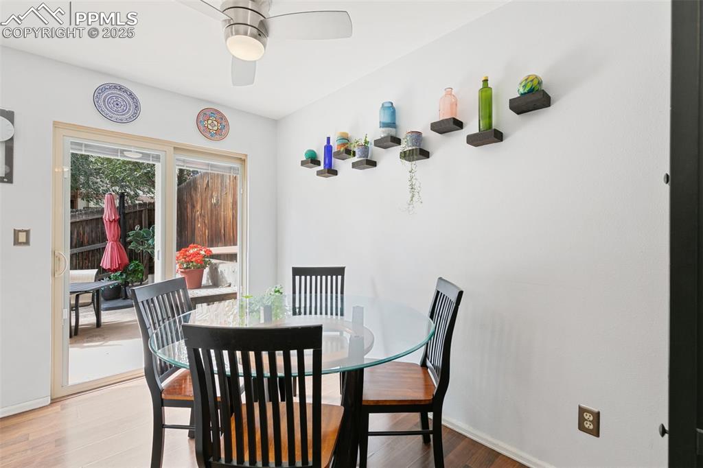 Image 8 of 35: Dining Area