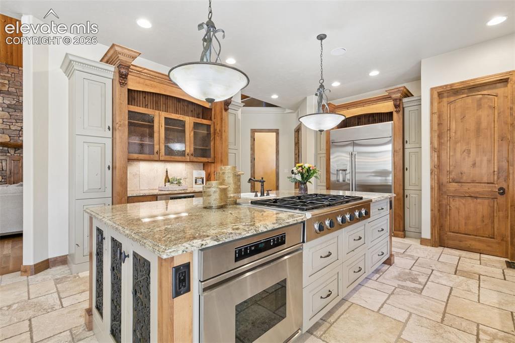 Image 11 of 50: Kitchen