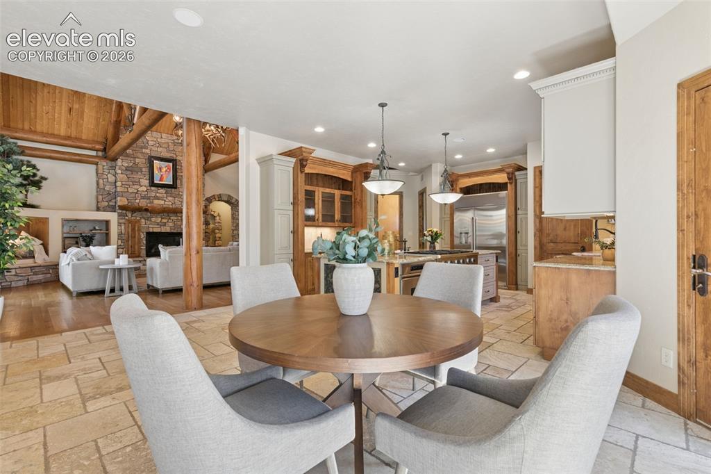 Image 15 of 50: Dining Area