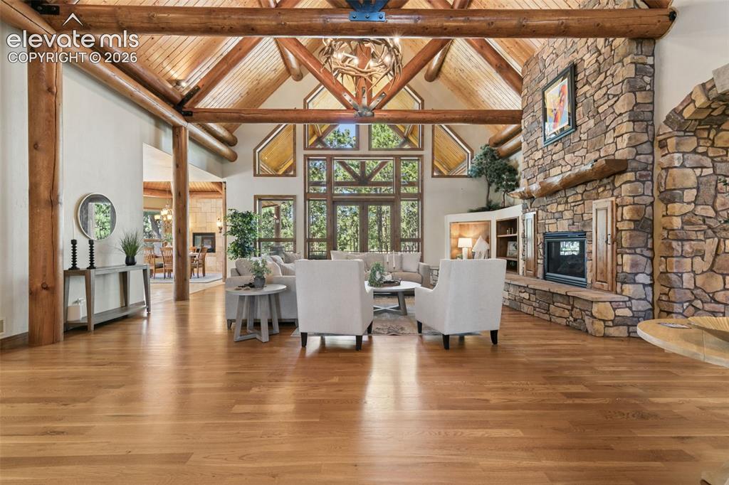 Image 4 of 50: Great Room