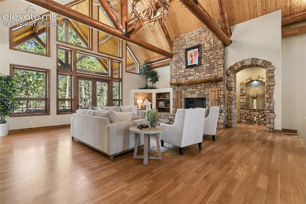 Image 5 of 50: Great Room