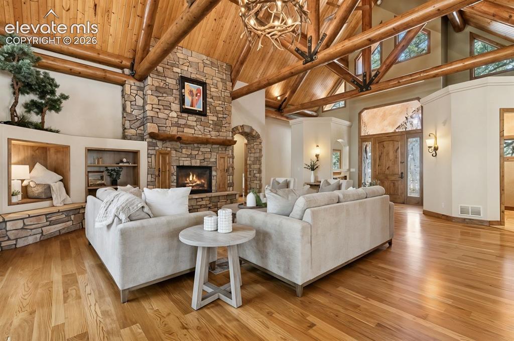 Image 6 of 50: Great Room
