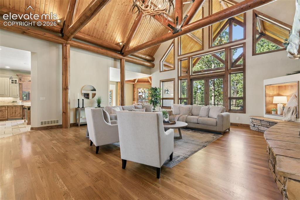 Image 8 of 50: Great Room