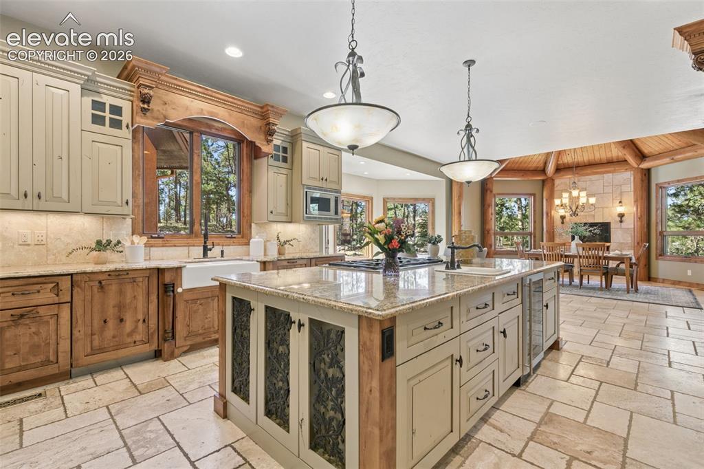 Image 9 of 50: Kitchen