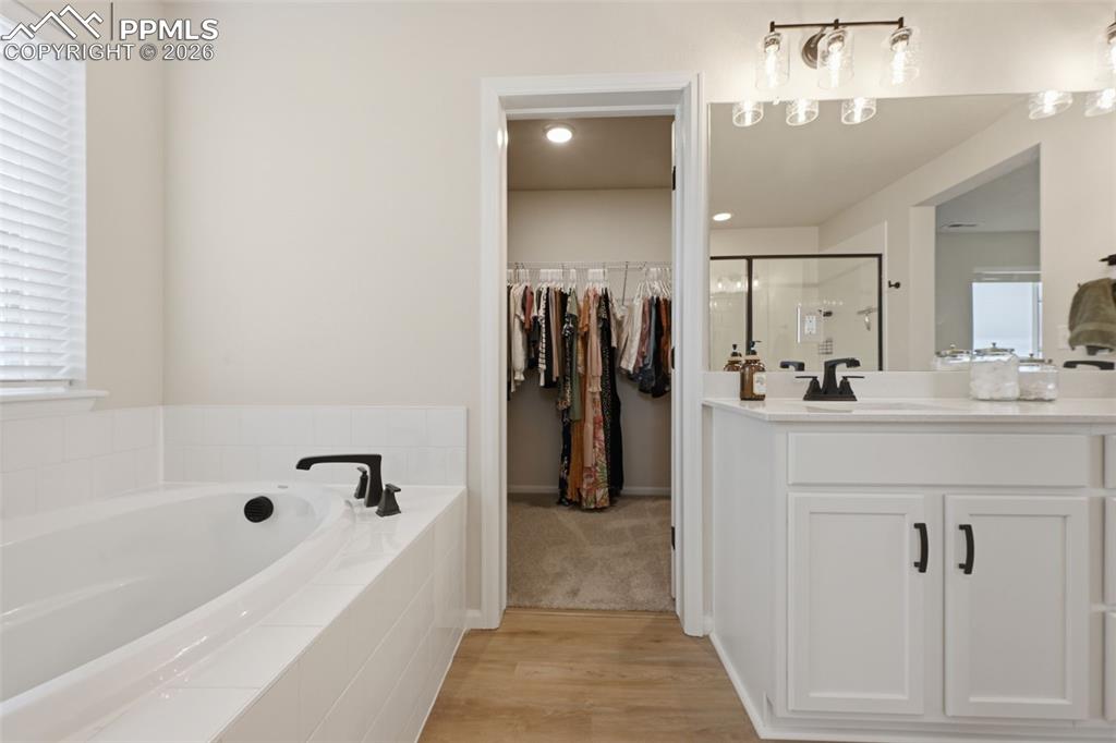 Image 17 of 35: Bathroom