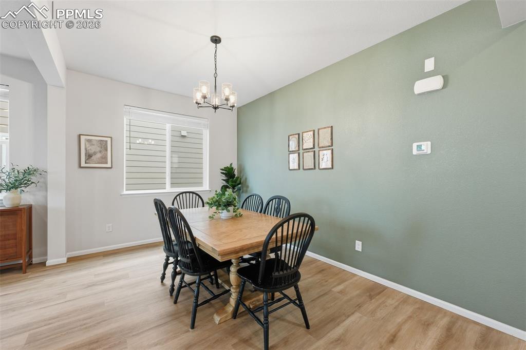 Image 6 of 35: Dining Area