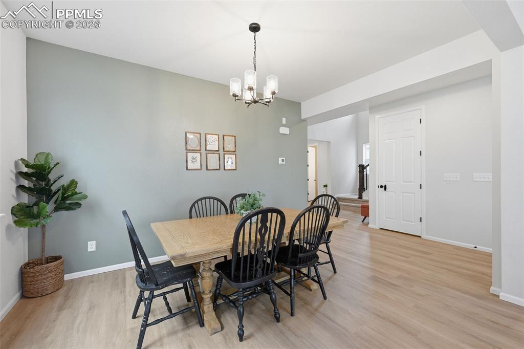Image 7 of 35: Dining Area