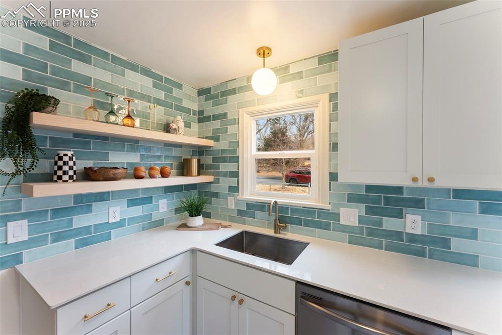 Image 10 of 31: Kitchen