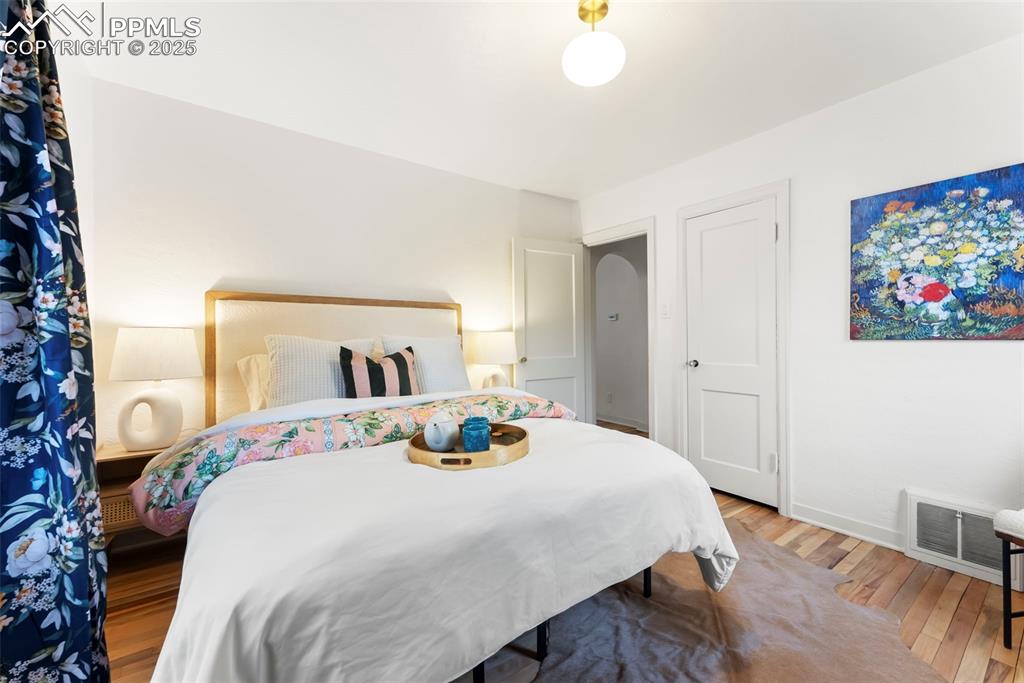 Image 12 of 31: Bedroom