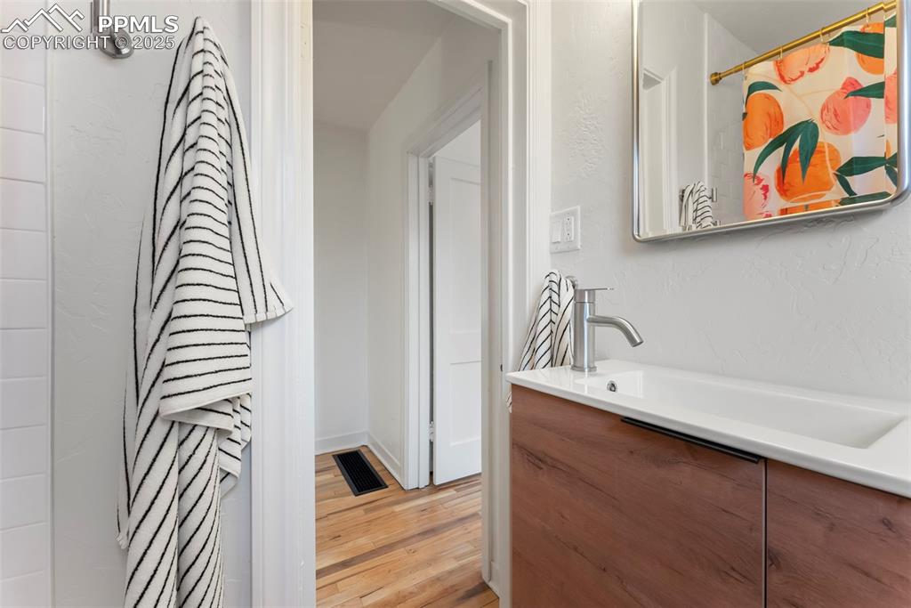 Image 17 of 31: Bathroom