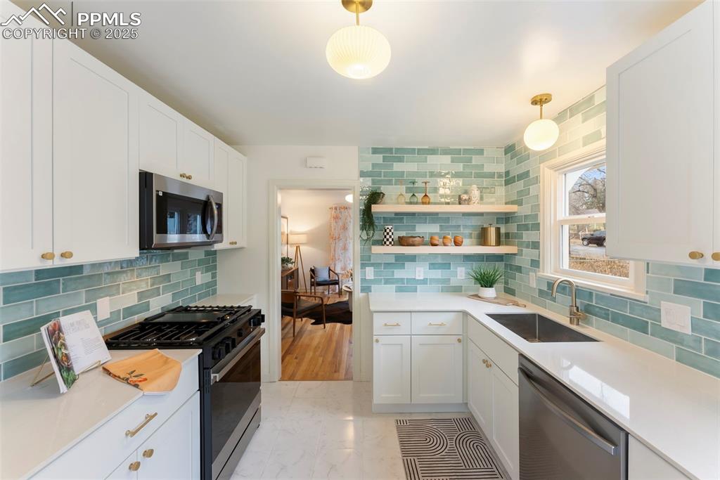 Image 6 of 31: Kitchen