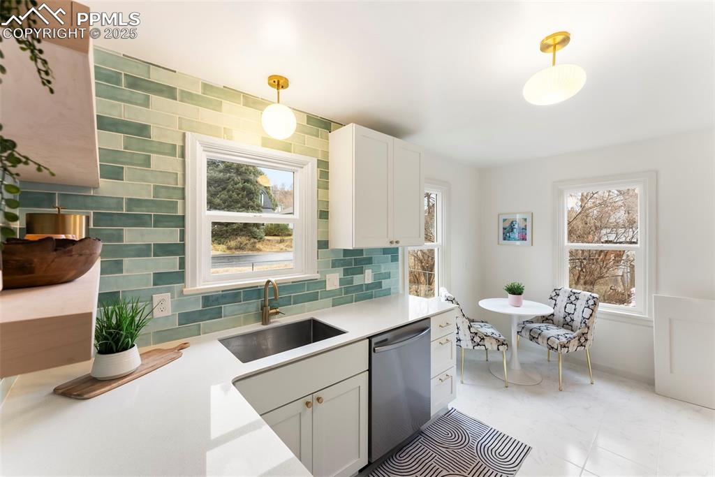 Image 8 of 31: Kitchen