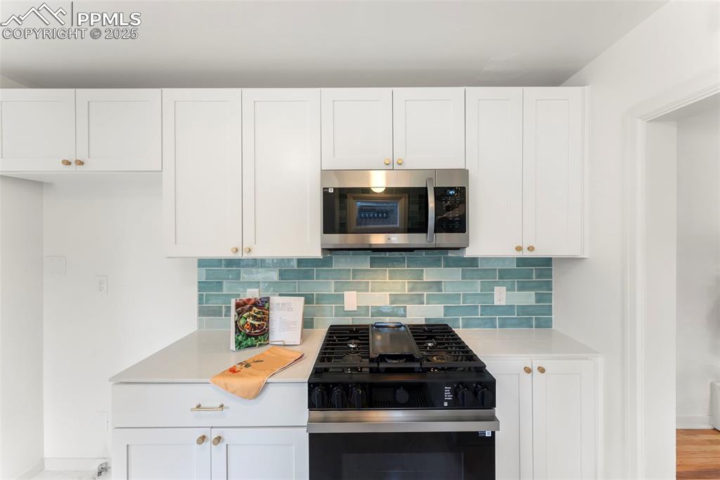 Image 9 of 31: Kitchen