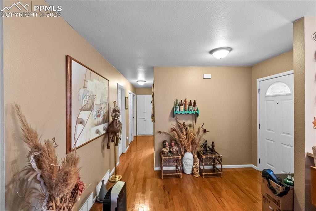 Image 14 of 32: Entry