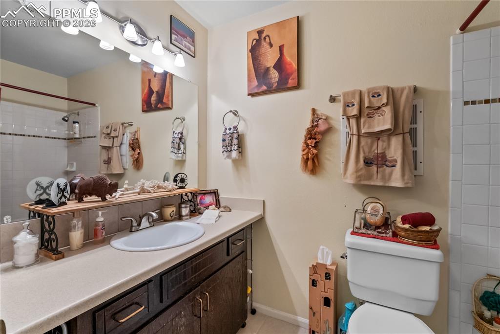 Image 15 of 32: Bathroom