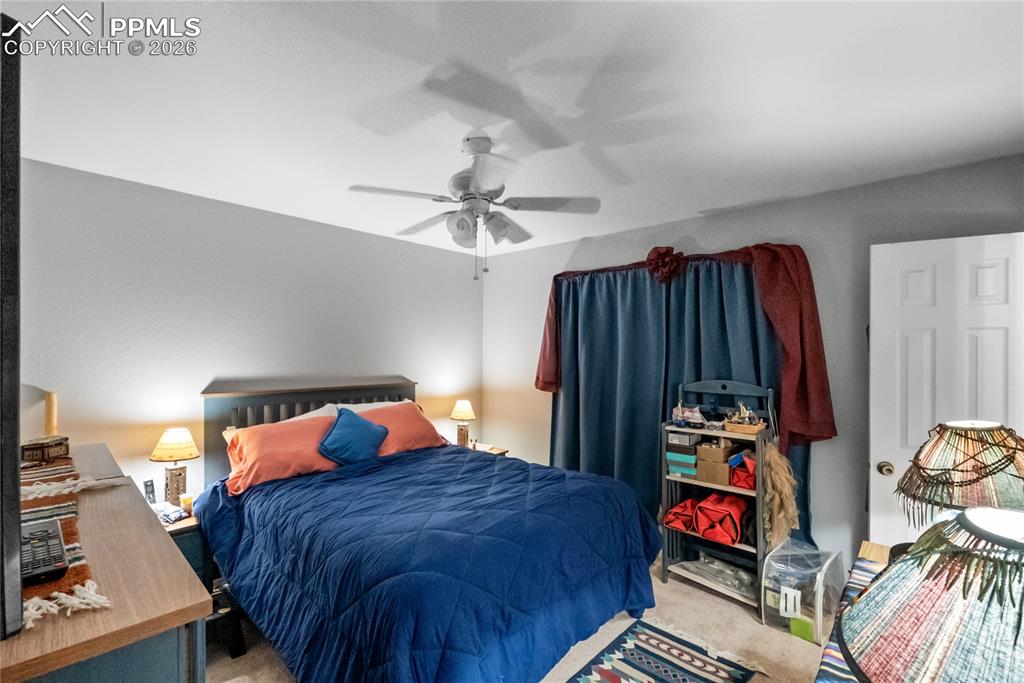 Image 17 of 32: Bedroom