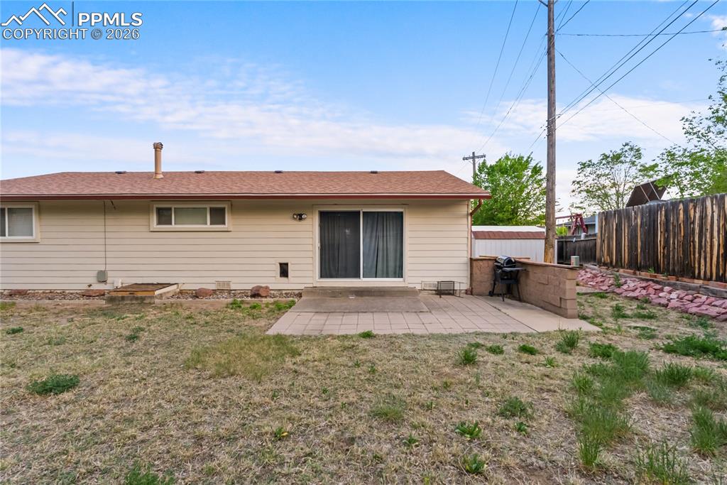 Image 21 of 32: Back of Structure