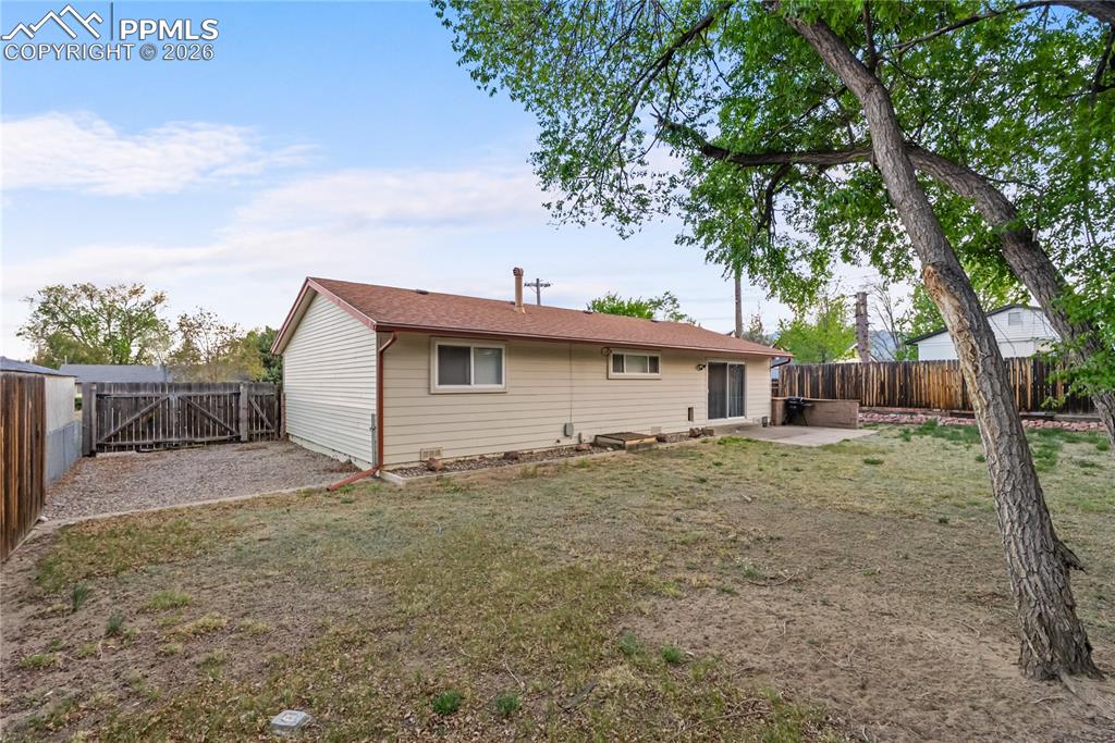 Image 23 of 32: Back of Structure