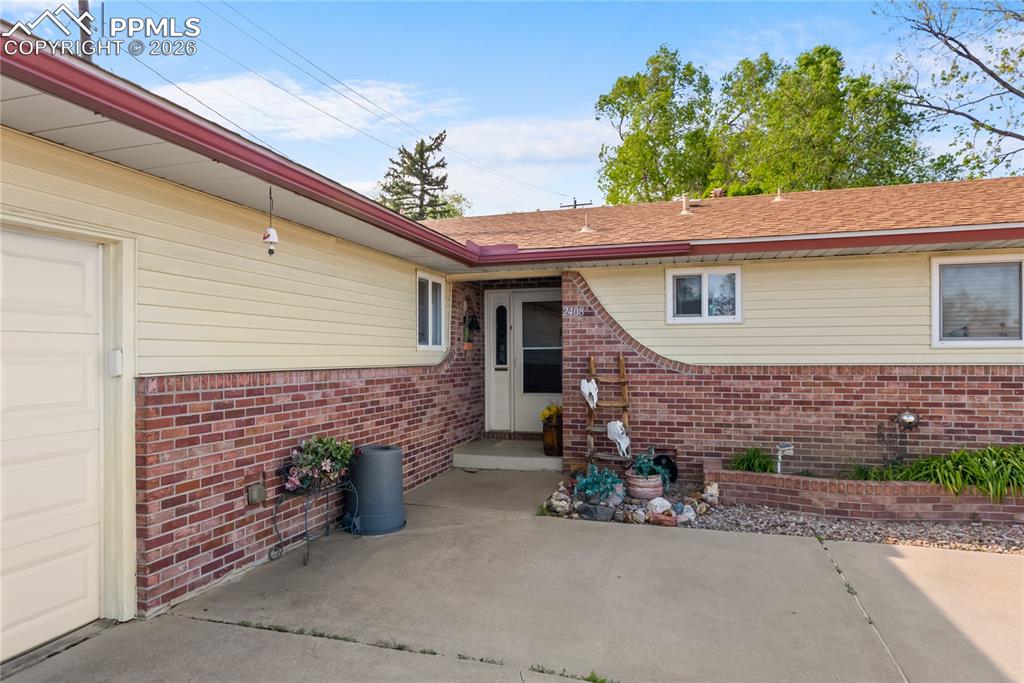 Image 5 of 32: Entry