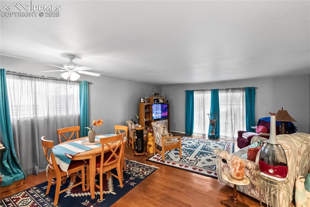 Image 7 of 32: Dining Area