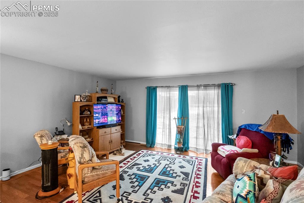 Image 8 of 32: Living Room