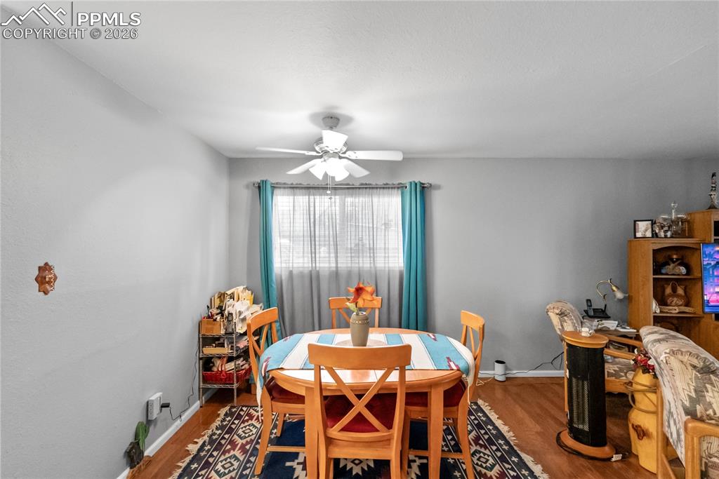 Image 9 of 32: Dining Area