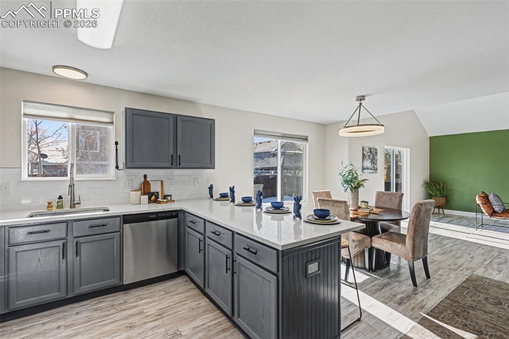 Image 10 of 35: Kitchen