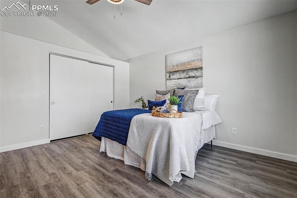 Image 16 of 35: Bedroom