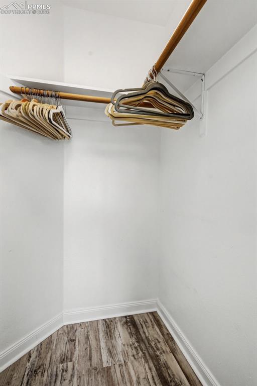 Image 19 of 35: Closet