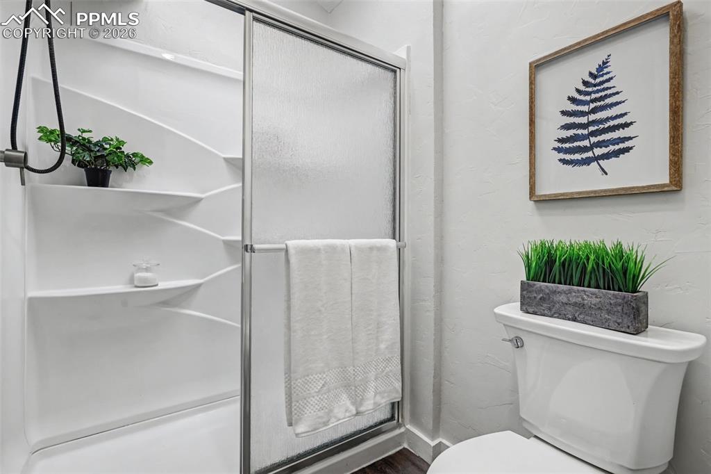 Image 22 of 35: Bathroom