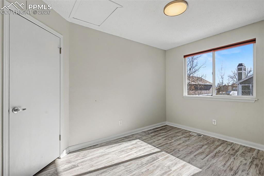 Image 25 of 35: Bedroom