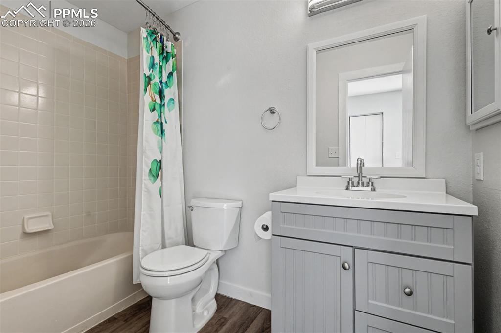 Image 27 of 35: Bathroom