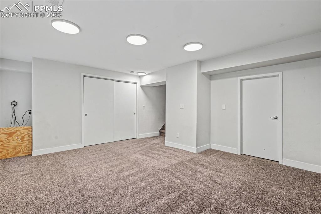 Image 29 of 35: Bedroom