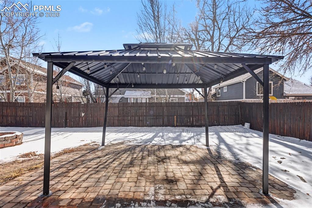 Image 31 of 35: Patio