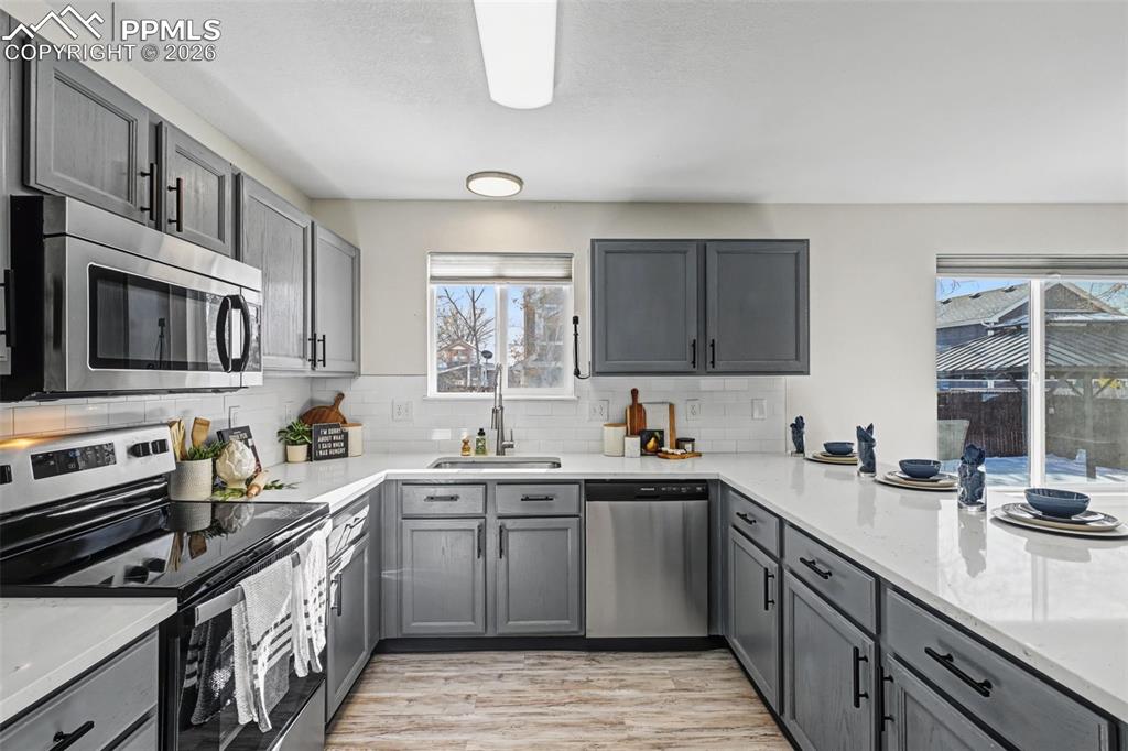 Image 9 of 35: Kitchen