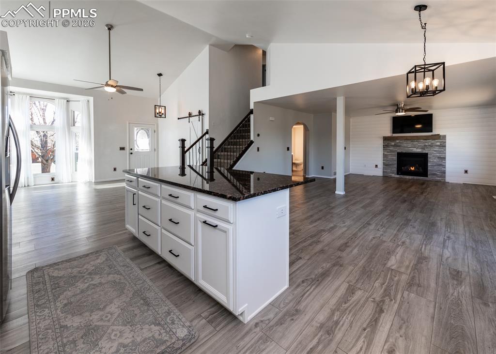 Image 14 of 50: Kitchen