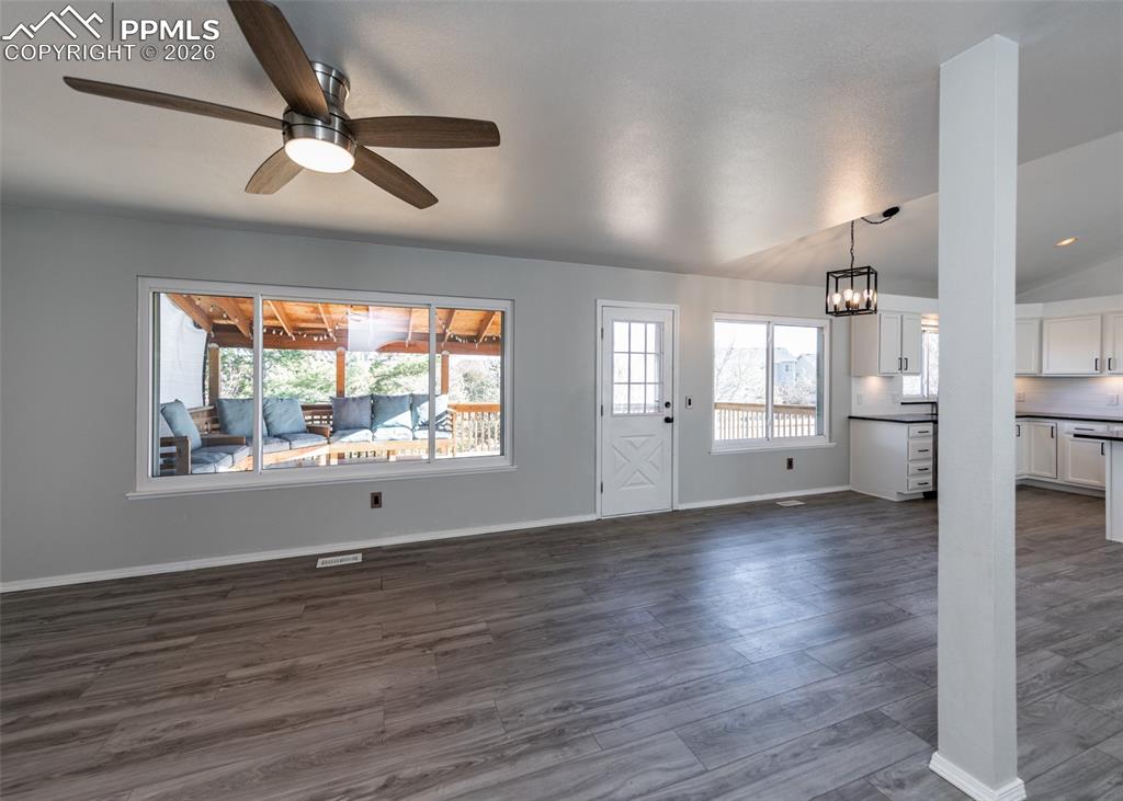 Image 19 of 50: Living Room