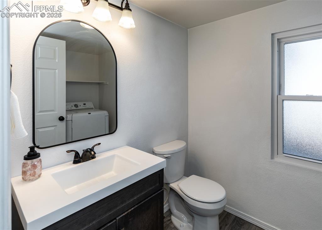 Image 20 of 50: Bathroom