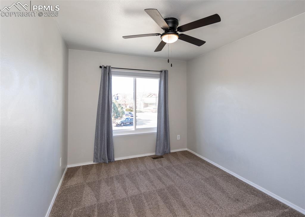 Image 31 of 50: Bedroom