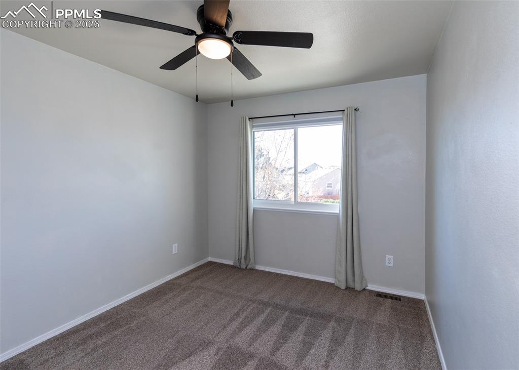 Image 33 of 50: Bedroom