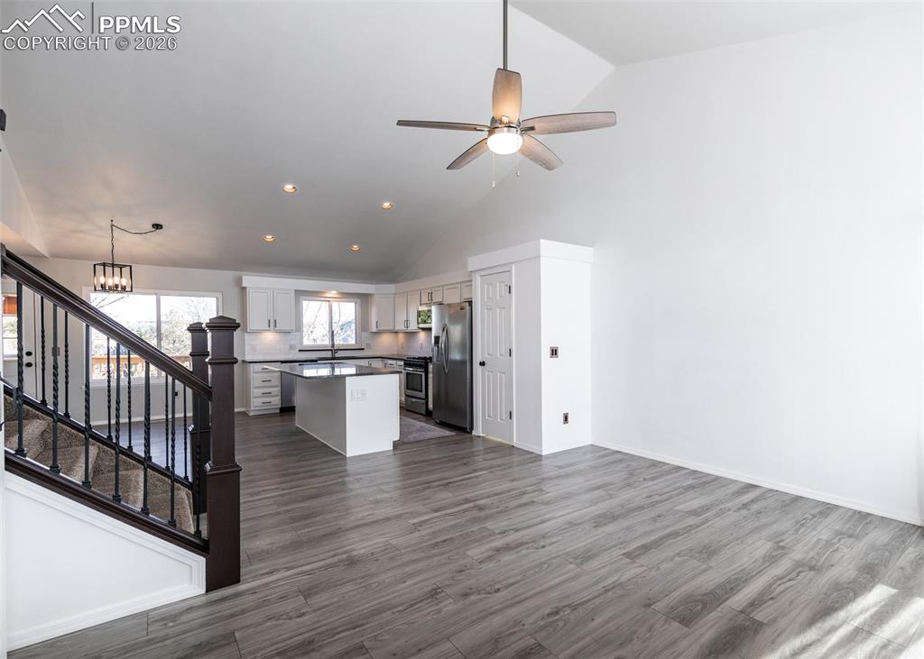 Image 9 of 50: Kitchen