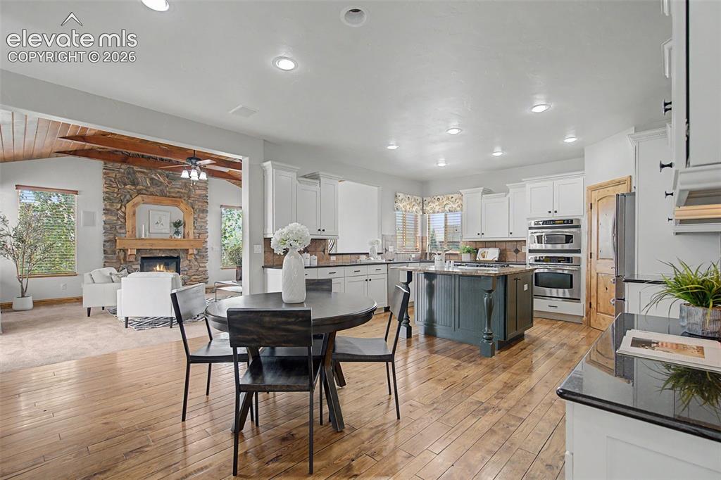 Image 12 of 49: Dining Area
