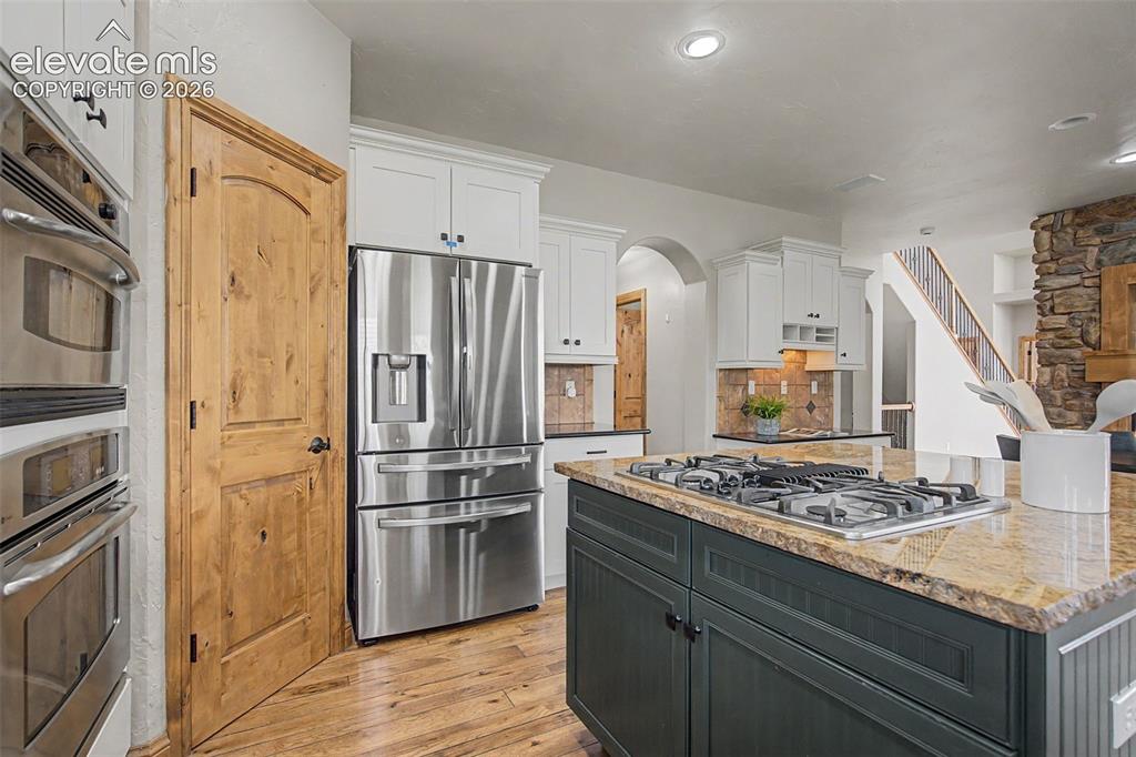 Image 15 of 49: Kitchen